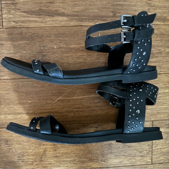 Bleecker & Bond Janine Sandals - Picture 5 of 8